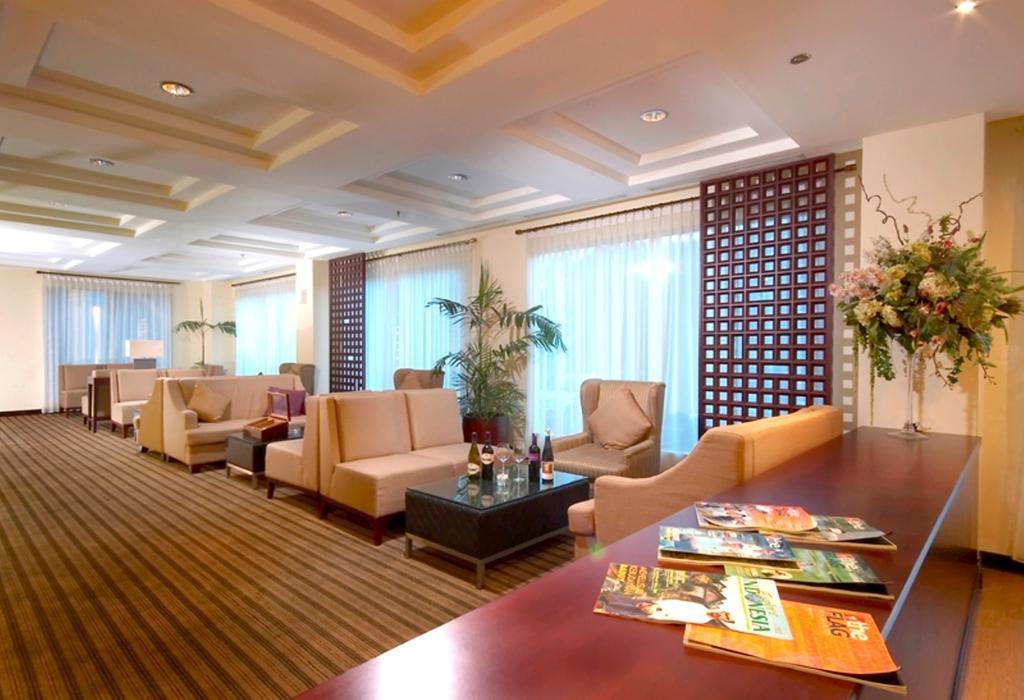 Hotel Gran Puri Manado Extérieur photo